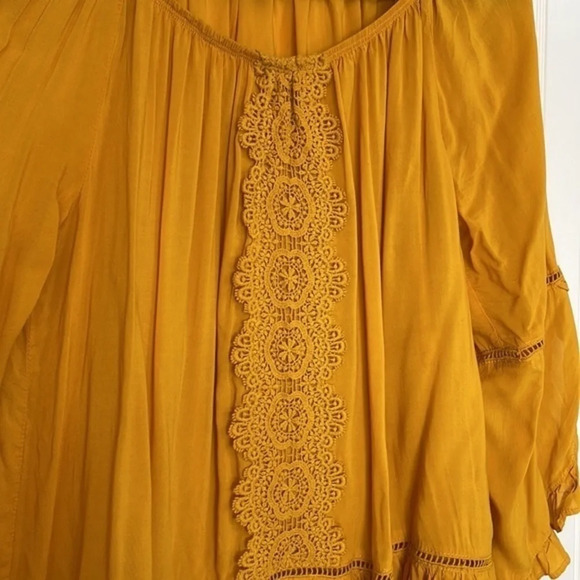 Gold Fever Women's Top Size Small (S) - Picture 6 of 9